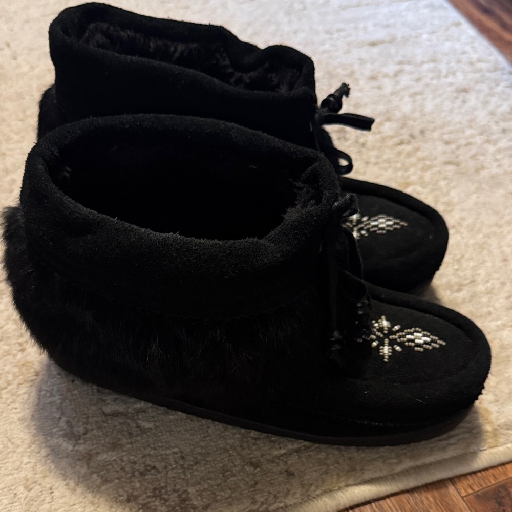 Elegant Black Winter Boots for Women